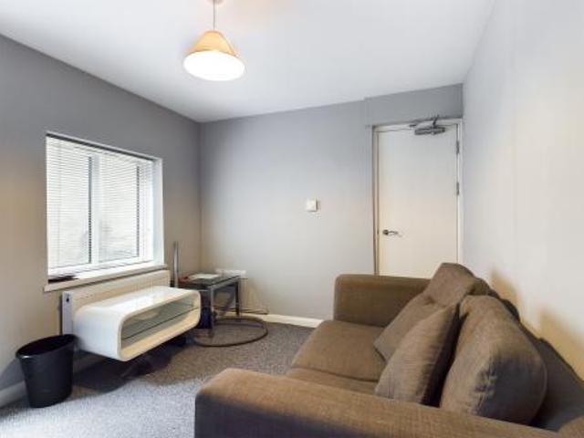 1 bedroom Ground floor flat To Let