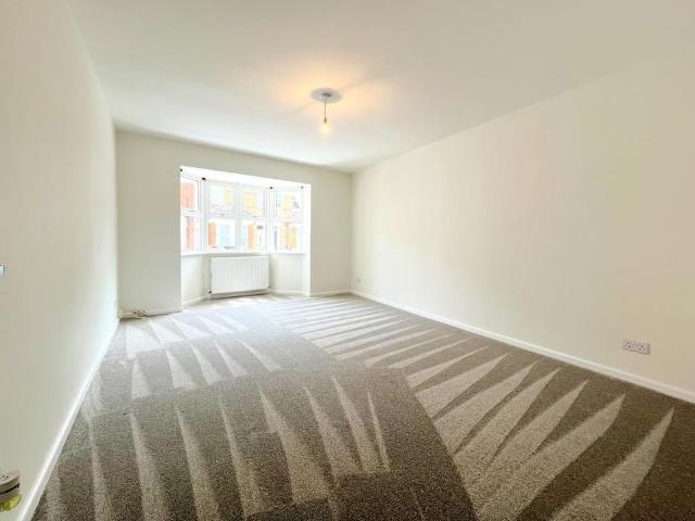 1 bedroom ground floor flat to rent