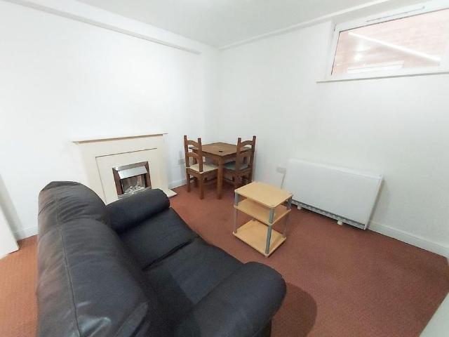 1 bedroom ground floor flat to rent
