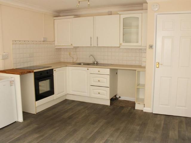 1 bedroom ground floor flat to rent