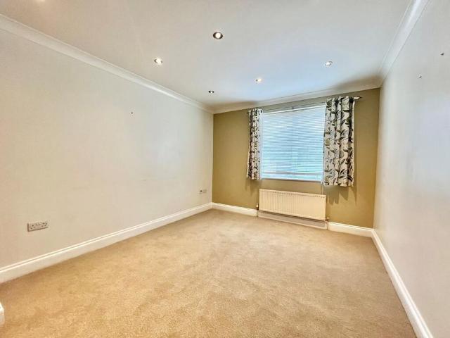 1 bedroom ground floor flat to rent