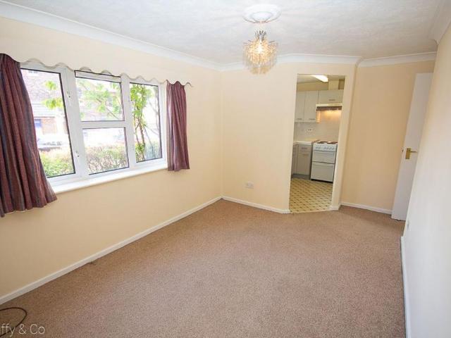 1 bedroom ground floor flat to rent