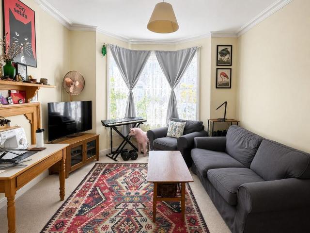 1 bedroom ground floor flat to rent