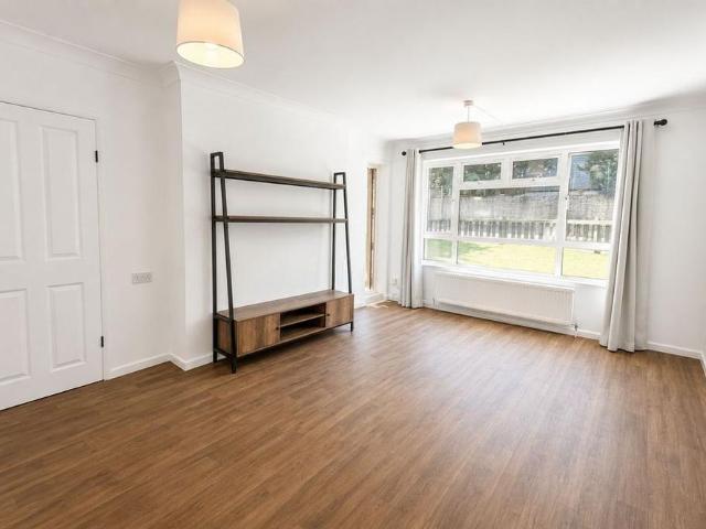 1 bedroom ground floor flat to rent