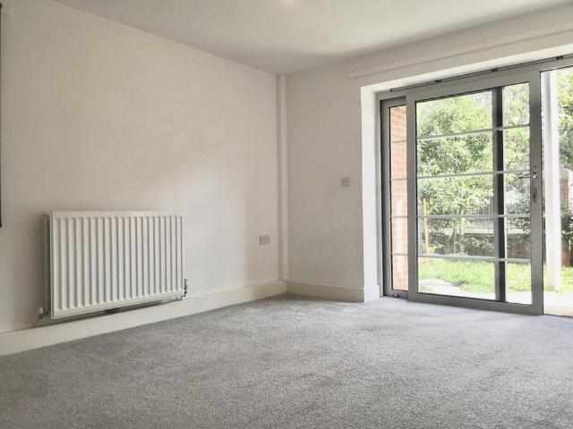1 bedroom ground floor flat to rent