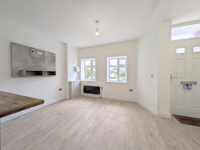1 bedroom ground floor flat to rent