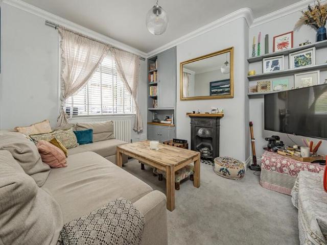 1 bedroom ground floor flat to rent