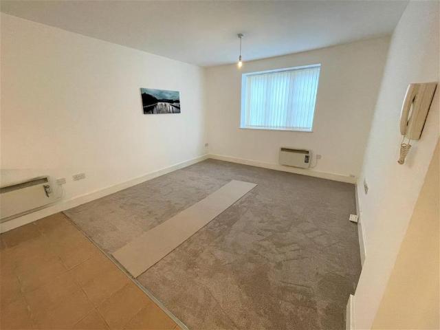 1 bedroom ground floor flat to rent