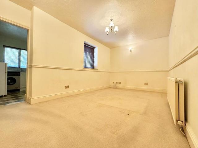 1 bedroom ground floor flat to rent