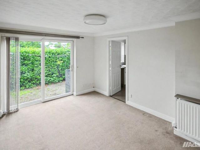 1 bedroom ground floor flat to rent