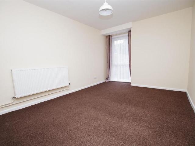 1 bedroom ground floor flat to rent