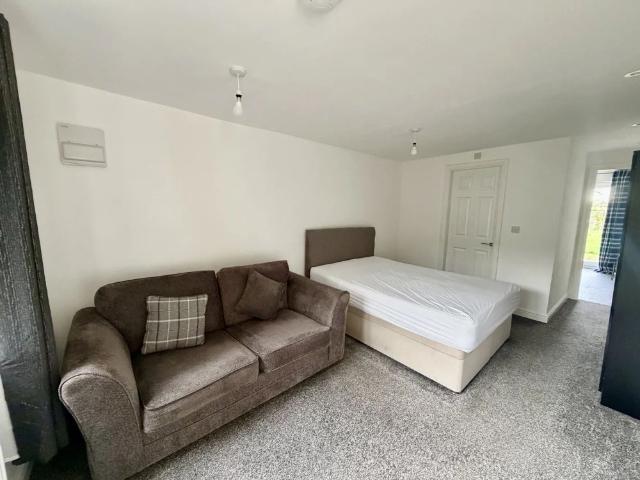 1 bedroom ground floor flat to rent