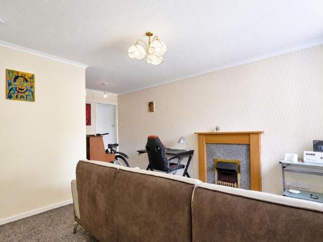 1 bedroom ground floor flat to rent
