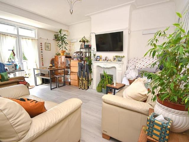 1 bedroom ground floor flat to rent