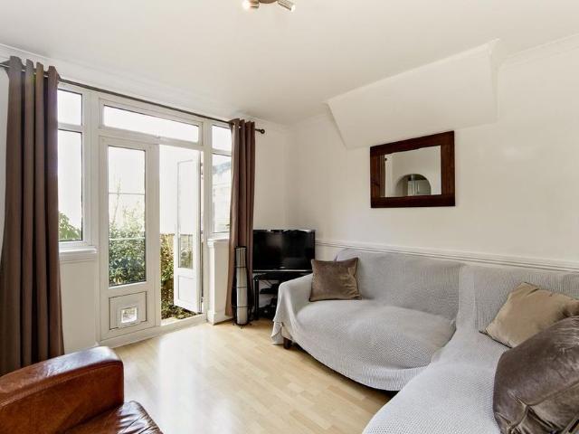 1 bedroom ground floor flat to rent