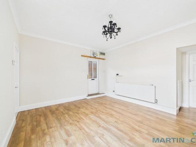 1 bedroom ground floor flat to rent