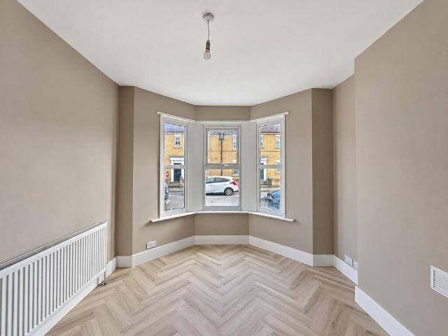 1 bedroom ground floor flat to rent