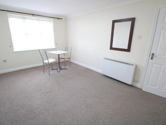 1 bedroom ground floor flat to rent