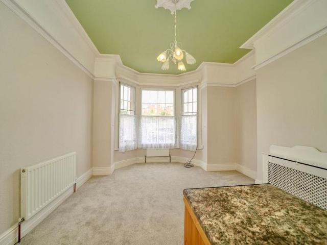 1 bedroom ground floor flat to rent