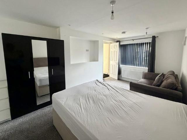 1 bedroom ground floor flat to rent