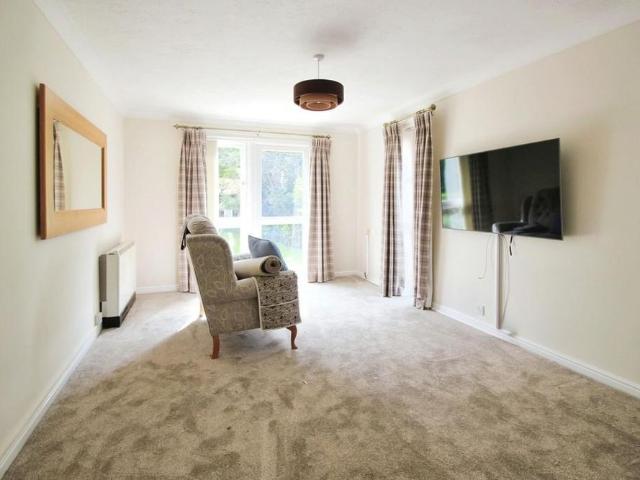 1 bedroom ground floor flat to rent
