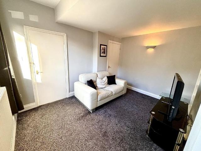 1 bedroom ground floor flat to rent