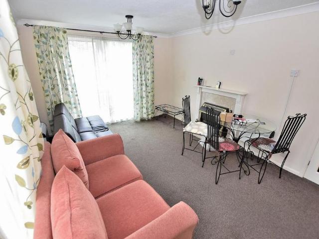1 bedroom ground floor flat to rent
