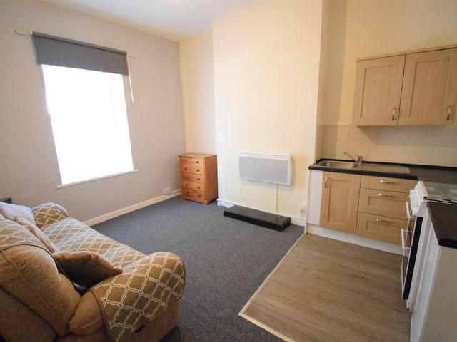 1 bedroom ground floor flat to rent