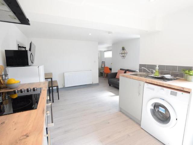 1 bedroom ground floor flat to rent