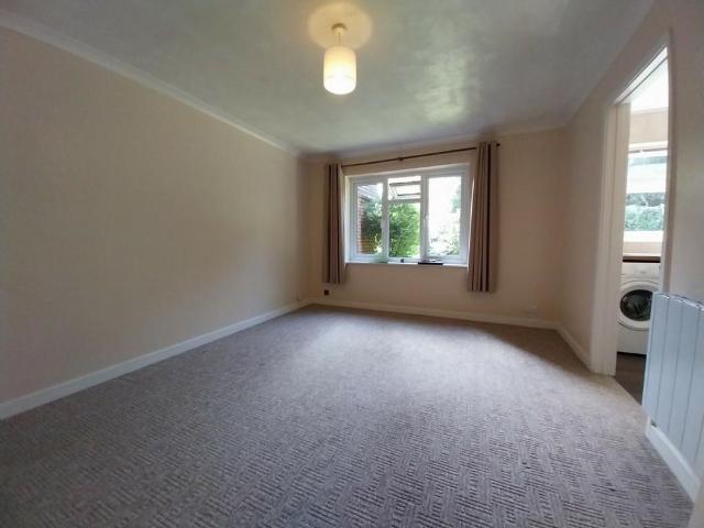1 bedroom ground floor flat to rent
