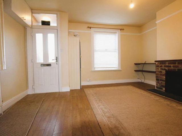 1 bedroom ground floor flat to rent