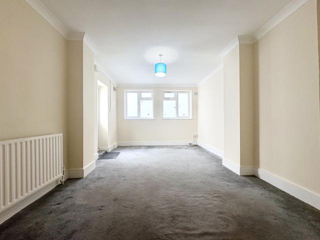 1 bedroom ground floor flat to rent