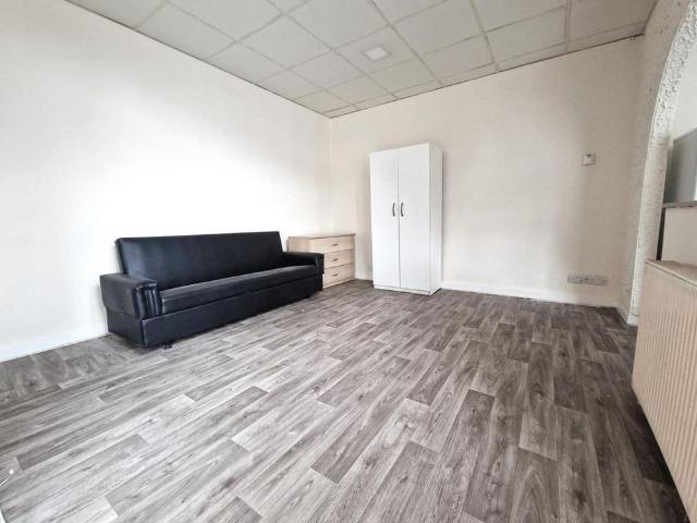 1 bedroom ground floor flat to rent