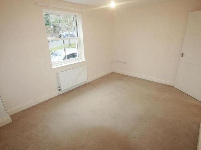 1 bedroom ground floor flat to rent