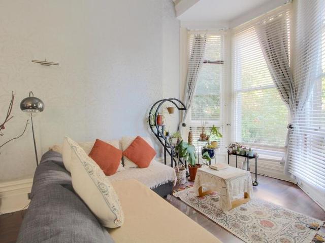 1 bedroom ground floor flat to rent