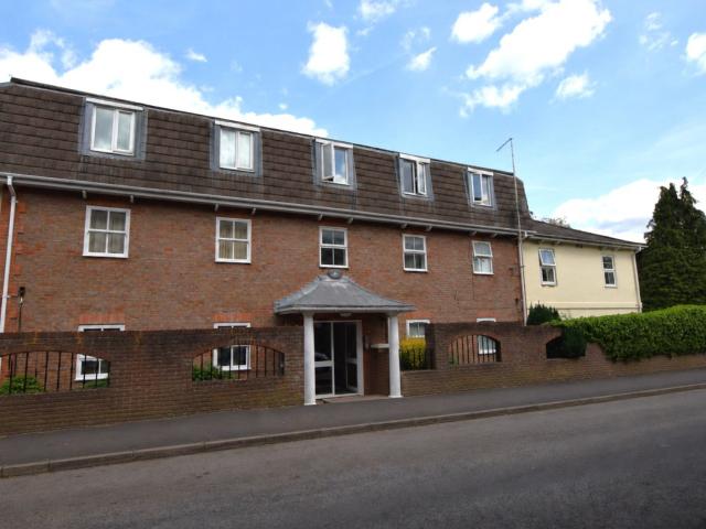 1 bedroom Ground floor flat to rent