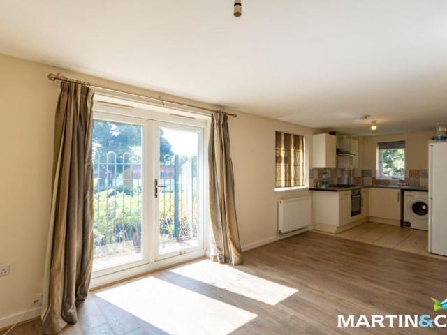 1 bedroom ground floor flat to rent