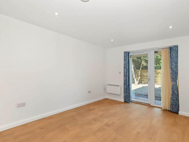 1 bedroom ground floor flat to rent