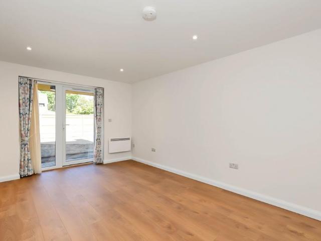 1 bedroom ground floor flat to rent