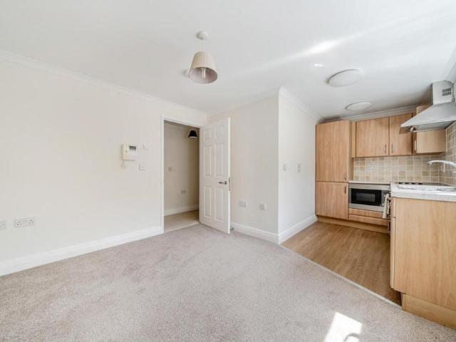 1 bedroom ground floor flat to rent