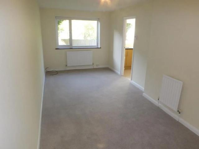1 bedroom ground floor flat to rent