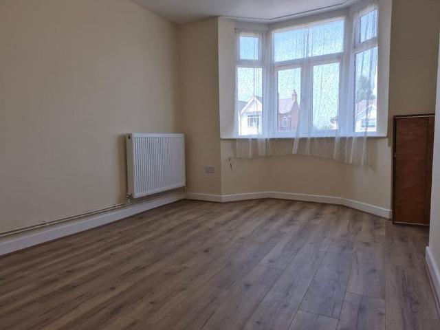 1 bedroom ground floor flat to rent