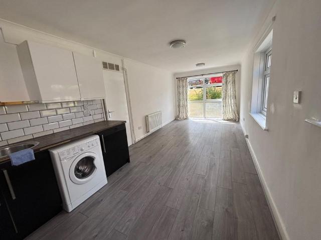 1 bedroom ground floor flat to rent