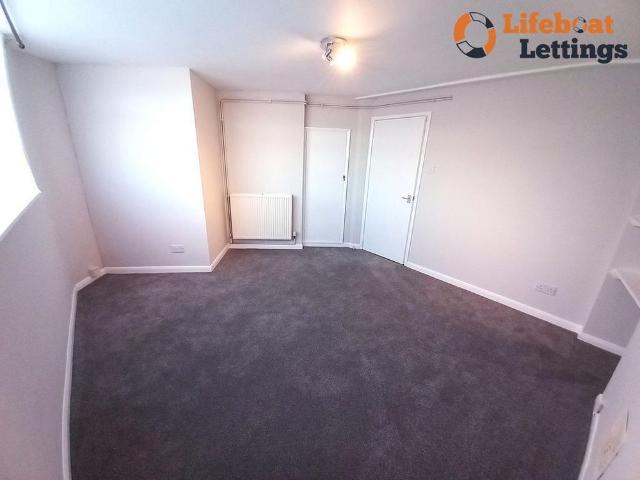 1 bedroom ground floor flat to rent