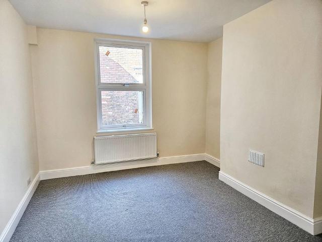 1 bedroom ground floor flat to rent