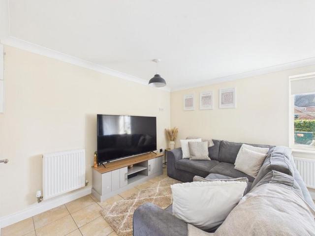 1 bedroom ground floor flat to rent