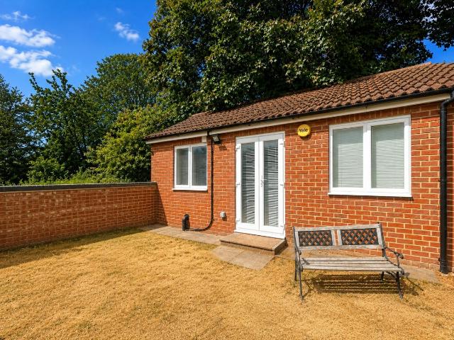 1 bedroom Ground floor flat to rent