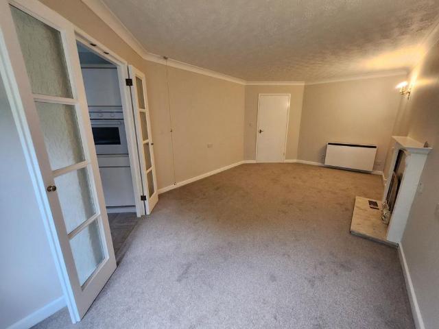 1 bedroom ground floor flat to rent