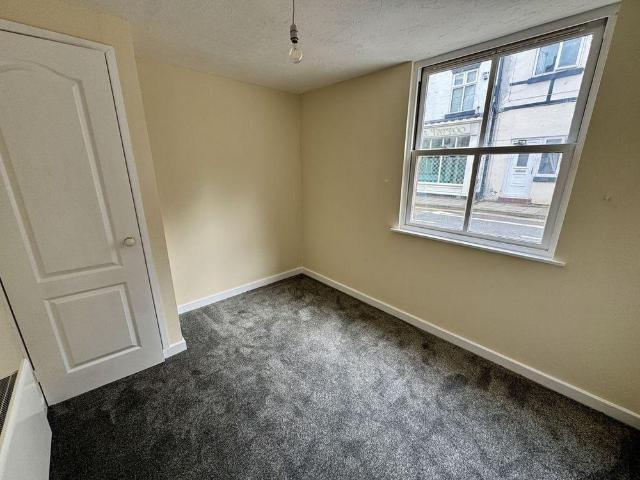 1 bedroom ground floor flat to rent