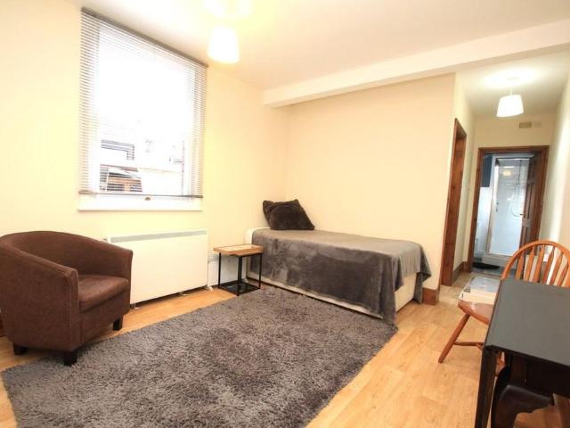 1 bedroom ground floor flat to rent